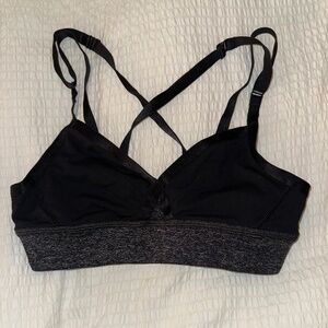 Lululemon Women's Black Keyhole Sports Bra Black - Size 6